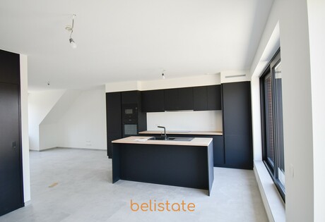 Gerenoveerd duplex appartement met 2 slaapkamers in het centrum van Kortrijk
