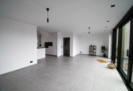 Prachtig gerenoveerde woning op perceel van 492m² in het centrum van Gullegem