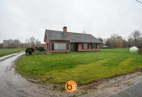 Alleenstaande woning met loods op landelijke ligging