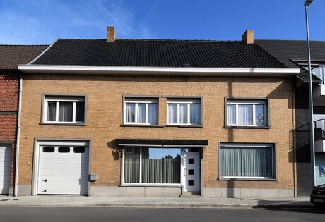 Te renoveren woning gelegen in de dorpskern van Sint-Eloois-Winkel