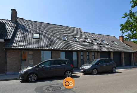 Zeer ruime woning met 3 slaapkamers en prachtige tuin