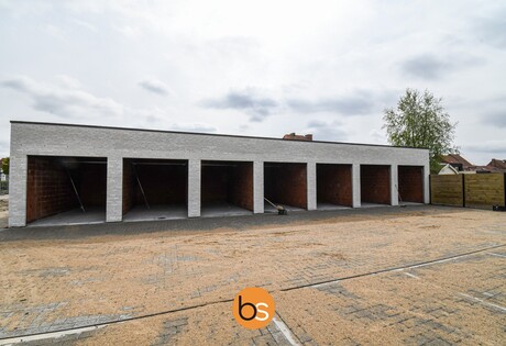 Zeer ruime nieuwbouwgarages in Ledegem