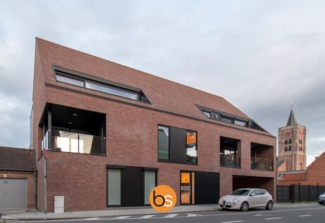 Recent appartement met 2 slaapkamers en ruim terras