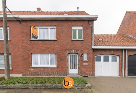Te koop: Ruime gezinswoning in rustige en centrale buurt te Sint-Eloois-Winkel.