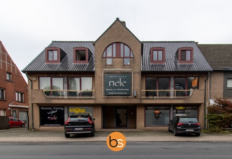 Ruim duplex appartement op centrale ligging in Sint-Eloois-Winkel