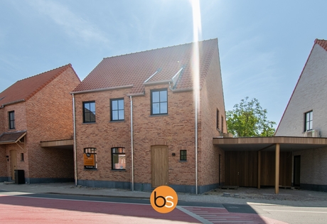 Nieuwbouwwoning met 3 ruime slaapkamers, carport en ruime berging