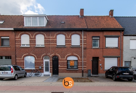 Te renoveren woning met karakter te Izegem